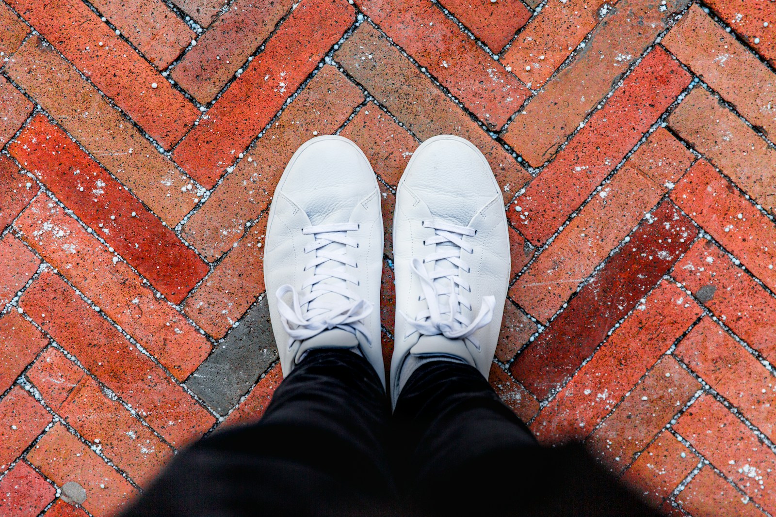 Nettoyer des chaussures en cuir blanc