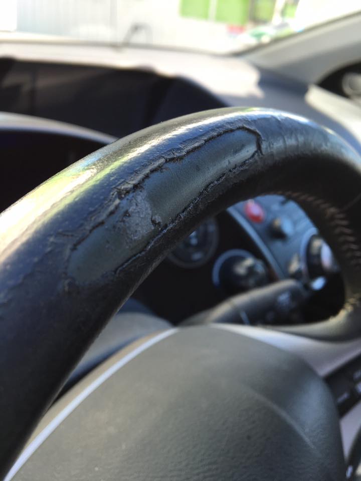 Entretien volant voiture cuir